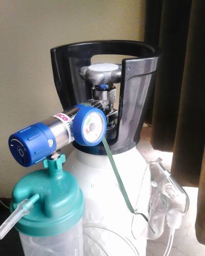 Echipamente Medicale: Kit Oxigenoterapie cu butelie 10L Echipamente Medicale: Kit Oxigenoterapie cu butelie 10L